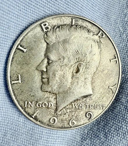 1969-D KENNEDY HALF DOLLAR .40 SILVER IN ABOUT UNCIRCULATED CONDITION