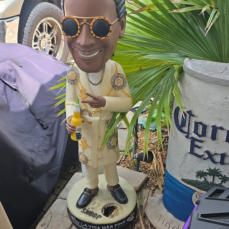 Snoop Dogg Bobblehead Figure - White Resin Robe Holding Bottle, Celebrity