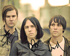 * THE CRIBS * signed 8x10 photo * GARY, RYAN & ROSS JARMAN * COA *