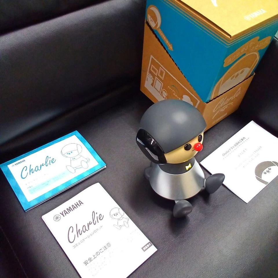Beautiful YAMAHA Hobby Robot Charlie Uta Robot Interior Learning Robot used - Image 4 of 4