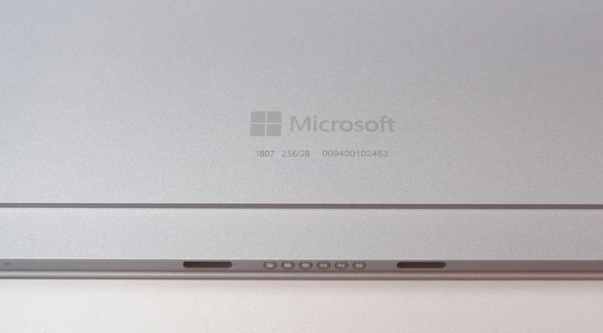 Microsoft Surface Pro 5 256GB Core i5-7300U 2.6GHz 8GB Wi-Fi + LTE