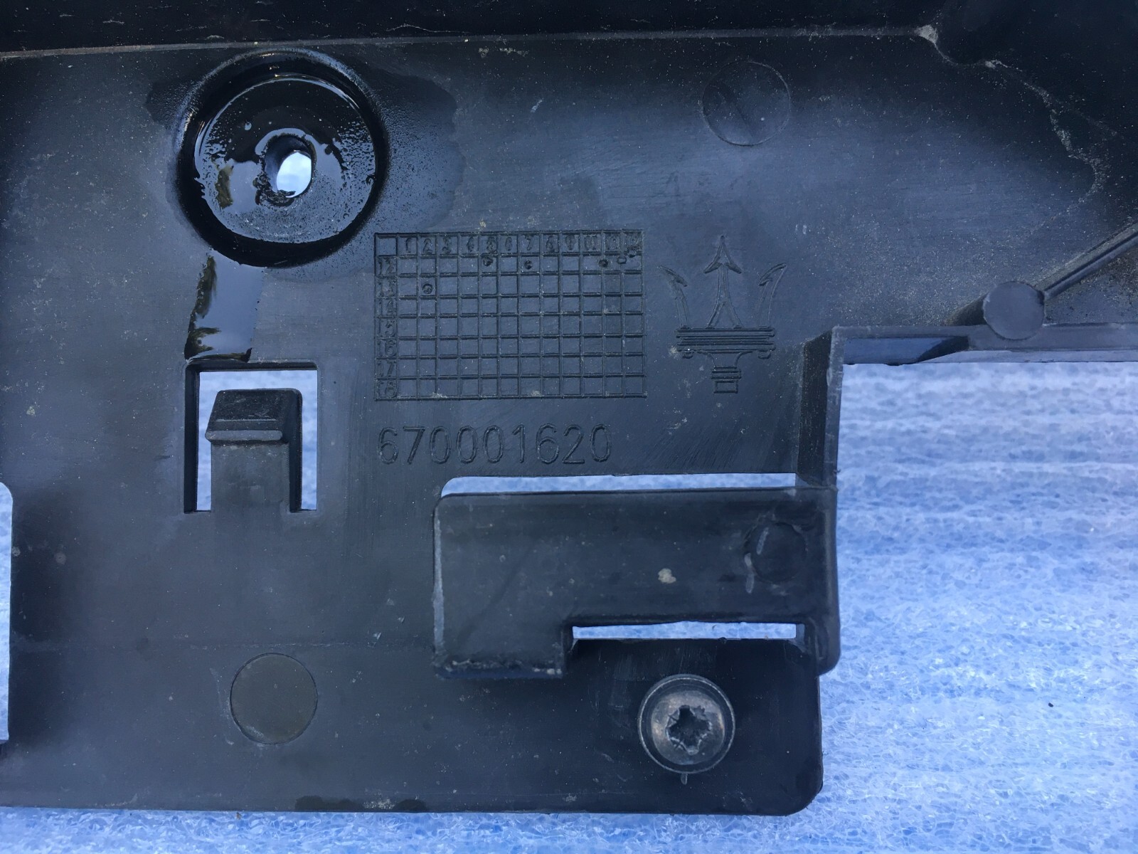 2013-2016 Maserati Quattroporte rear bumper center support bracket OEM