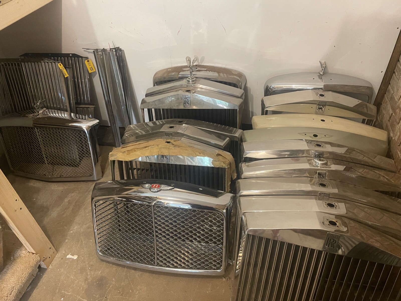 1972 CORNICHE ROLLS ROYCE AIR GRILL, BENTLEY. WE ARE PARTING OUT THE WHOLE CAR !