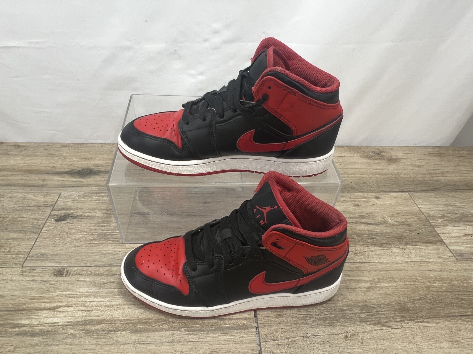 Nike Air Jordan 1 Mid Bred Youth Size 7Y Womens Sz 8.5 Black Red Sneaker Shoes thumbnail 4