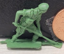 Vintage miniature plastic green army man 18 1960s 1970s made in Hong Kong