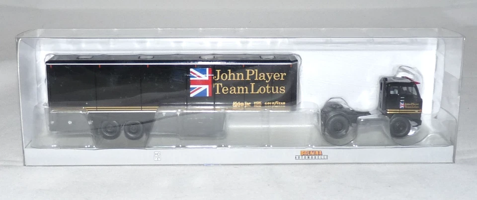 BREKINA 1 /87 1973 VOLVO F89 JPS JOHN PLAYER TEAM LOTUS RACING TRANSPORTER - Image 4 of 4
