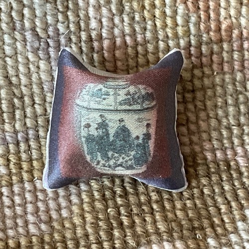 Dollhouse Miniature Bed Sofa Chair Silk Pillow Cushion Bolster 1628 - Picture 4 of 6