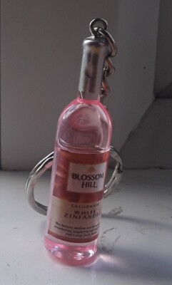   NEU  Geschenk  Flasche Blosson Hill weißer Zinfandel Wein Schlüsselanhänger  