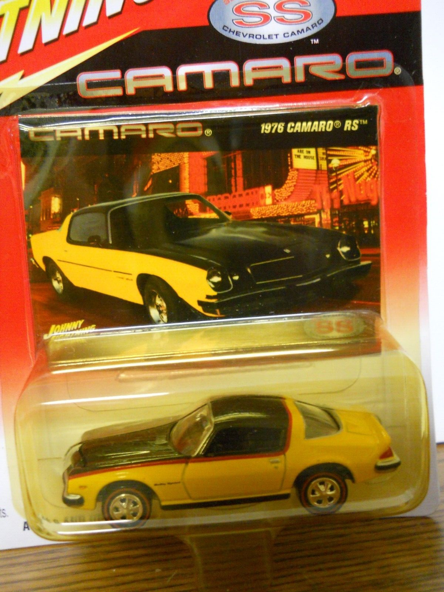 Johnny Lightning Retro Rods ミニカーセット Johnny Lightning Scrapin' Series Lowriders 1:64 Scale - Lot