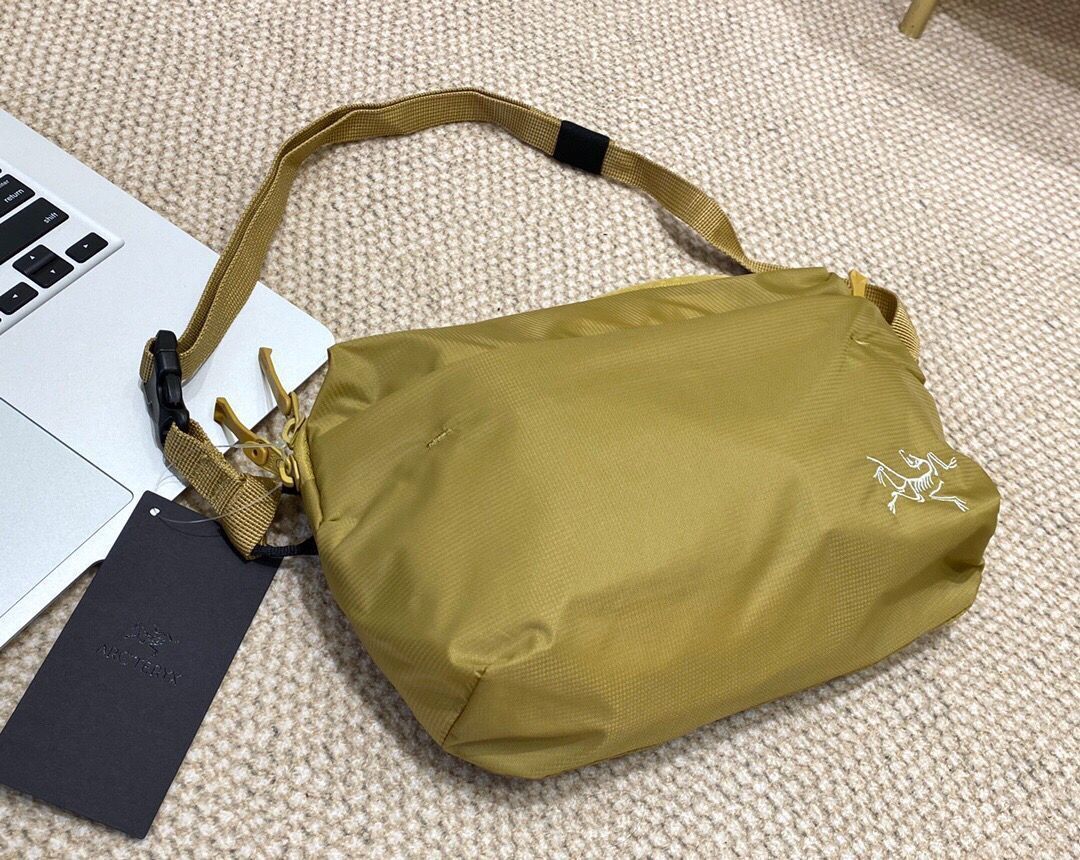 ARC'TERYX vedi descrizione Borsa a tracolla 3 colori ARC’TERYX Heliad 6L ricamo sp