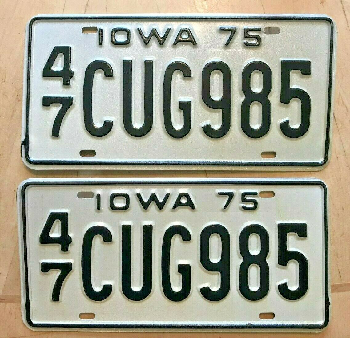 1975  IOWA LICENSE PLATE 2 PLATES MATCHING PAIR SET  