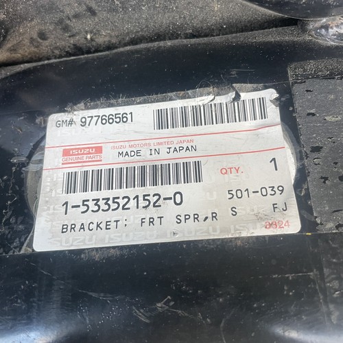 1533521520 Genuine Isuzu Truck Front Spring Bracket NOS - Picture 2 of 6