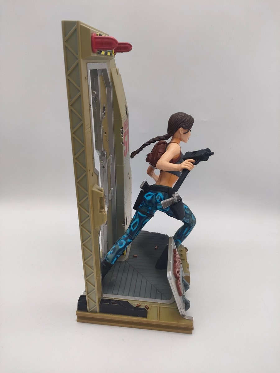 Figurine Tomb Raider Lara Croft – Aréa 51, Playmates Toys, Occasion