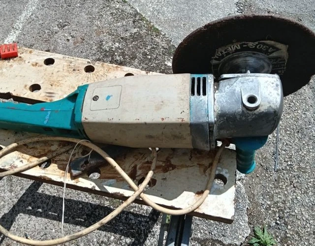 wolf saphire 7" angle grinder - Image 3 of 3