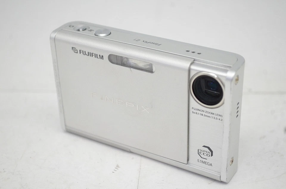 FUJIFILM FinePix Z1 5.1MP Compact Digital Camera Silver w/ Case #251022h - Image 2 of 4