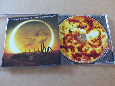 BREAKING BENJAMIN Benjamin Burnley signed Autogramm ''DARK BEFORE DAWN'' CD Cover