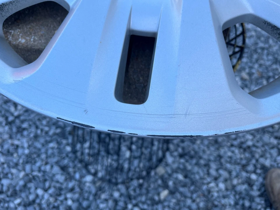 (1) DODGE GRAND CARAVAN 17" OEM WHEEL COVER HUB CAP SILVER 04726433AA 2013-2020 - Image 2 of 4