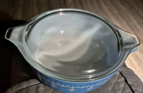 Vintage Pyrex Snowflake Blue Garland Cinderella Round 1 pint Casserole Dish