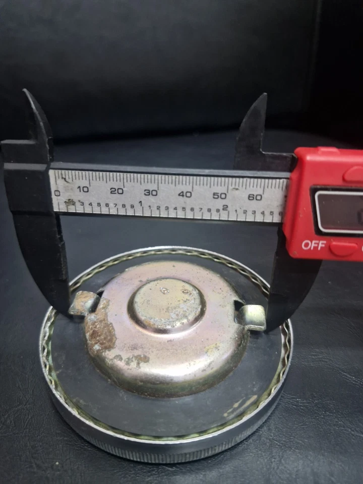 Fuel Tank Cap Yamaha DS7 R3 R5 TD2 YA7 YD3 YDS3 YM1 YR1 YR2 Nos jp 148-24610-00 - Image 2 of 4