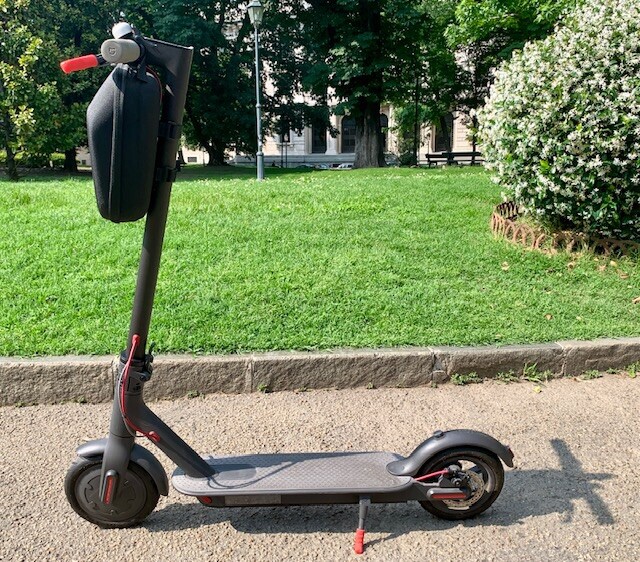 XIAOMI M365 MONOPATTINO ELETTRICO PIEGHEVOLE IN OTTIME CONDIZIONI  ACCESSORI!