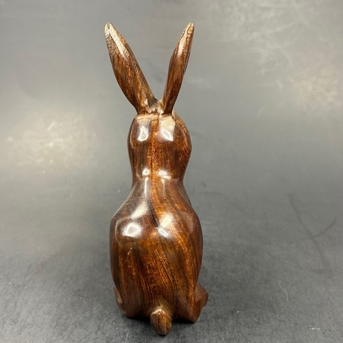 Estatuilla tallada escultura conejo de madera de hierro chocolate Pascua - Imagen 5 de 9