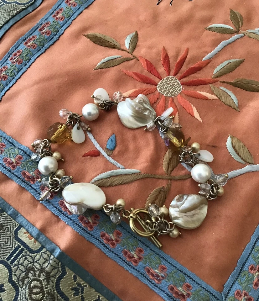 Pulsera de verano A Chico’s - Beige, ámbar, colores blancos - conchas, cuentas... no usada Foto 3 de 4