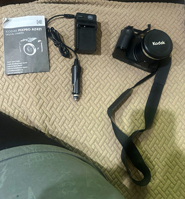 Kodak PIXPRO AZ421 16MP Camera Black 42x Zoom w/ Charger and Manual