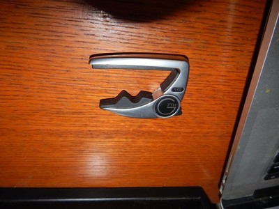 G7th Performance 3 ART capo adaptable radius barely used silver