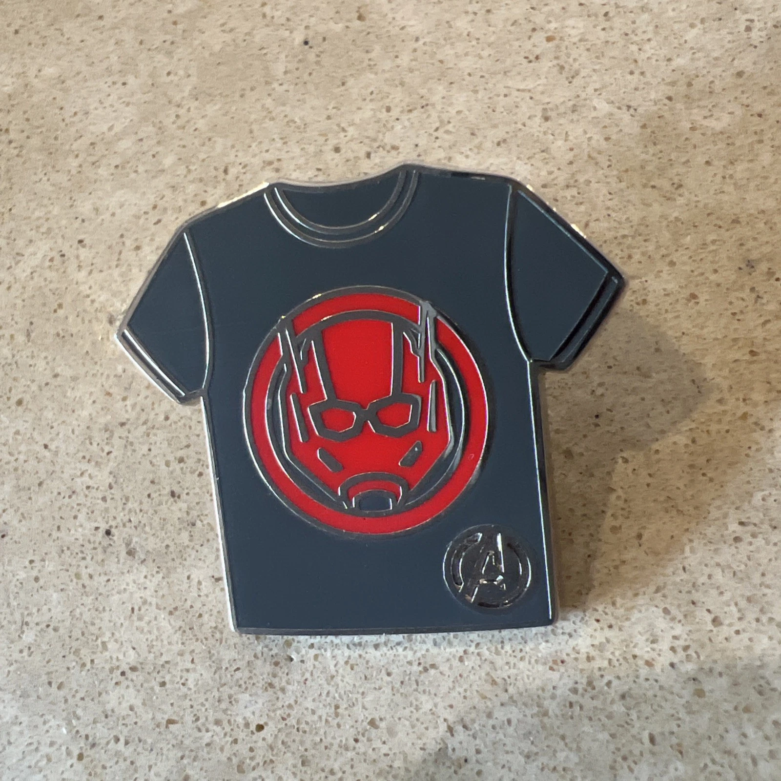 2024 WDW Hidden Mickey Disney Marvel Avengers Ant Man Chaser Pin T-Shirt Pin