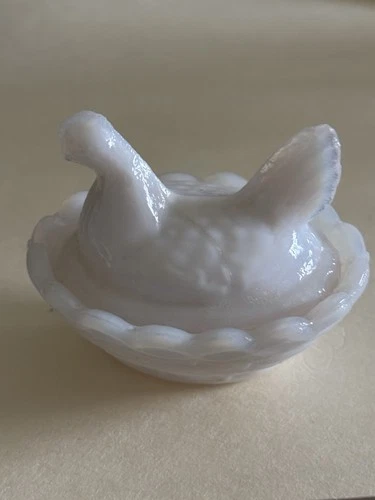Vintage Mosser Hen on Chicken Nest Ruffled Edge Salt Cellar White Milk Glass ?