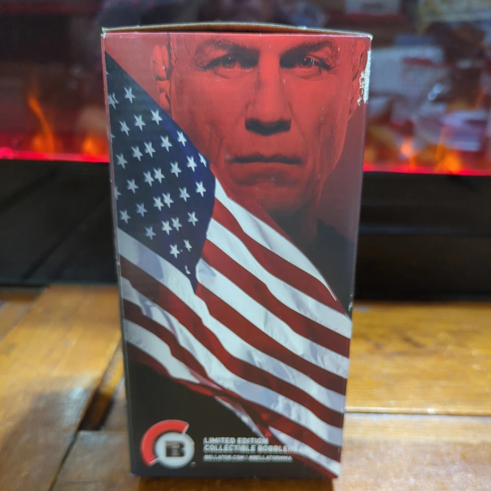 Bellator MMA Randy "The Natural" Couture 限量版摇头公仔  — 第 4/4 张图片