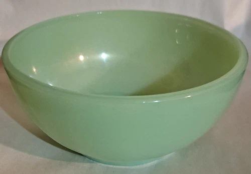 FIRE KING Small Jadeite Bowl Plain & Simple Pattern Mosser Glass/Green Glass USA