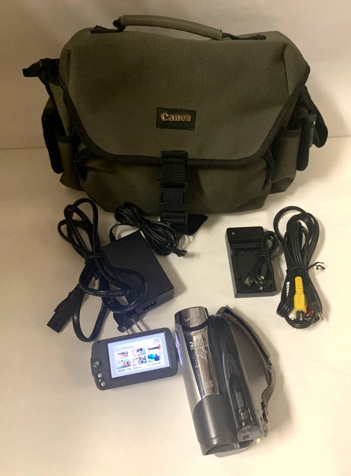 Canon DC320 DVD Camcorder Digital Video Camera with Accessories - Image 3 of 4