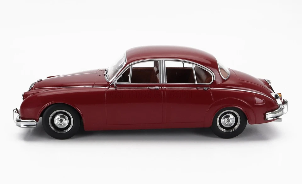 MODELLINO AUTO STATICO KK DAIMLER 250 V6 LHD 1962 ROSSO INTERNI MARRONE 1/18 - Immagine 3 di 4