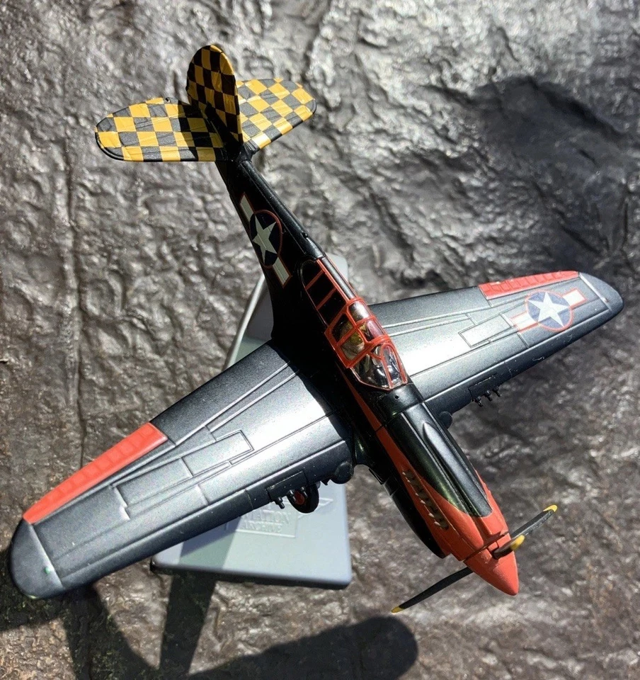 Corgi AA35214 1/72 Curtiss P 40F Warhawk Lt Col R.Baseler STUD 325thFG Túnez  Foto 2 de 4