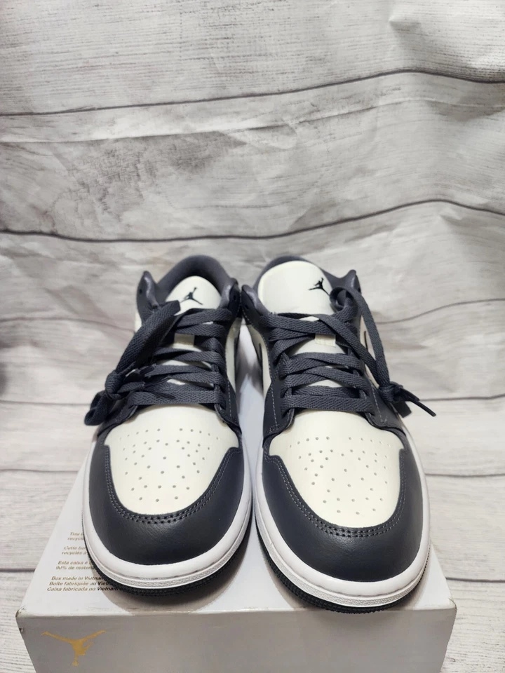 Talla 10.5 - Air Jordan 1 Low Gris Oscuro W Foto 2 de 4