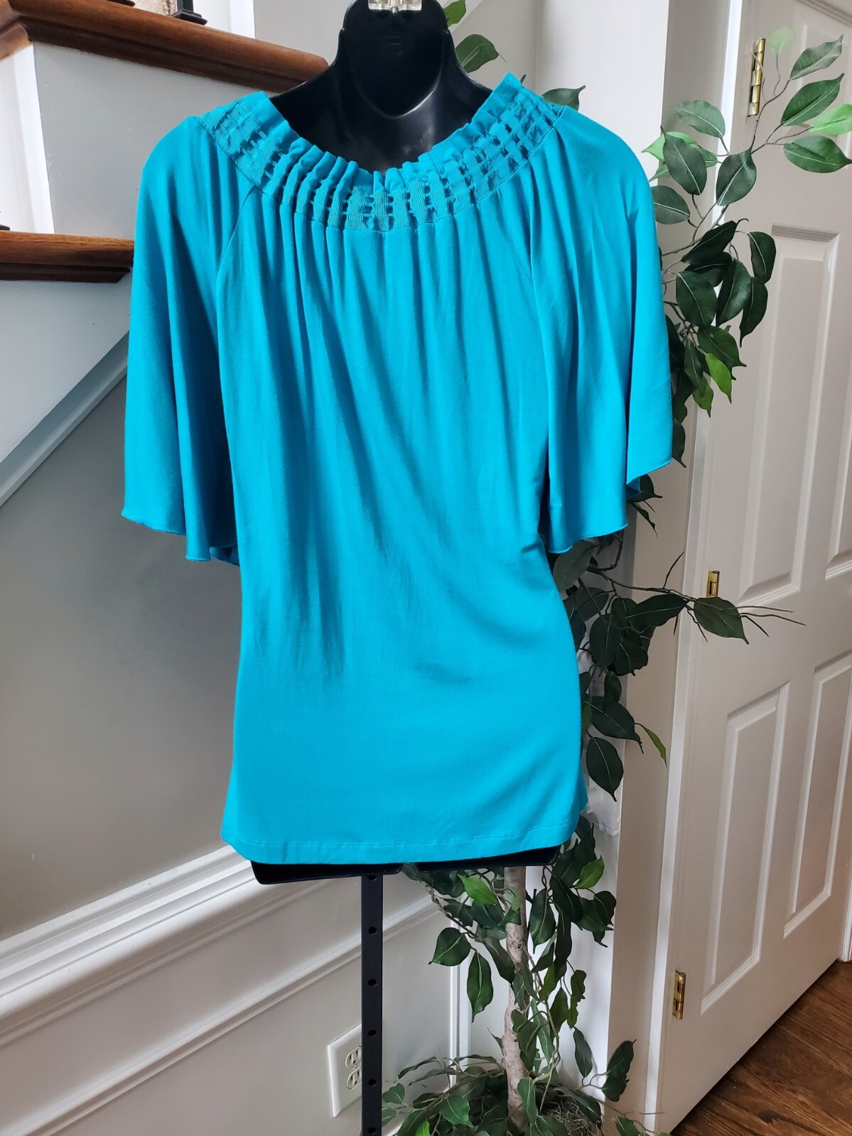 Cable & Gauge Blue Solid Polyester V-Neck Short S… - image 5