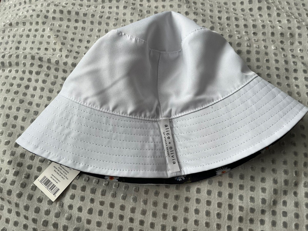Alice + Olivia X FABFITFUN REVERSIBLE BUCKET HAT Daisy Print 
