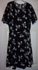 BNWT Peacocks Ladies size 10 Black Waisted Viscose Summer Midi Dress with Belt