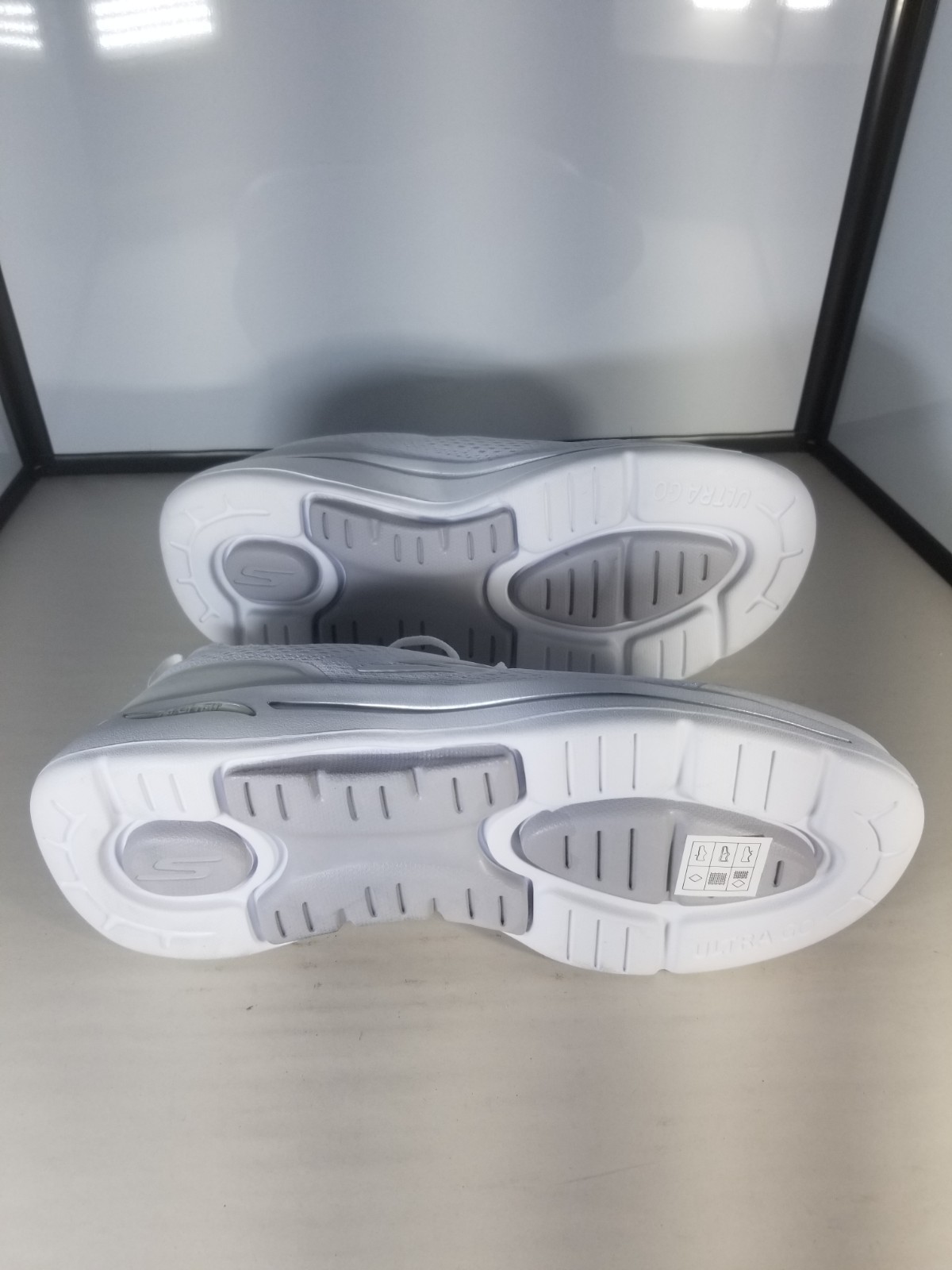 Skechers Women's Go Walk Arch Fit-Motion Breeze Sneaker Size 9 NWOB