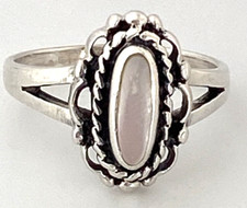 Sterling Silver / 925 Mother of Pearl Beautiful Ring Size 6.75