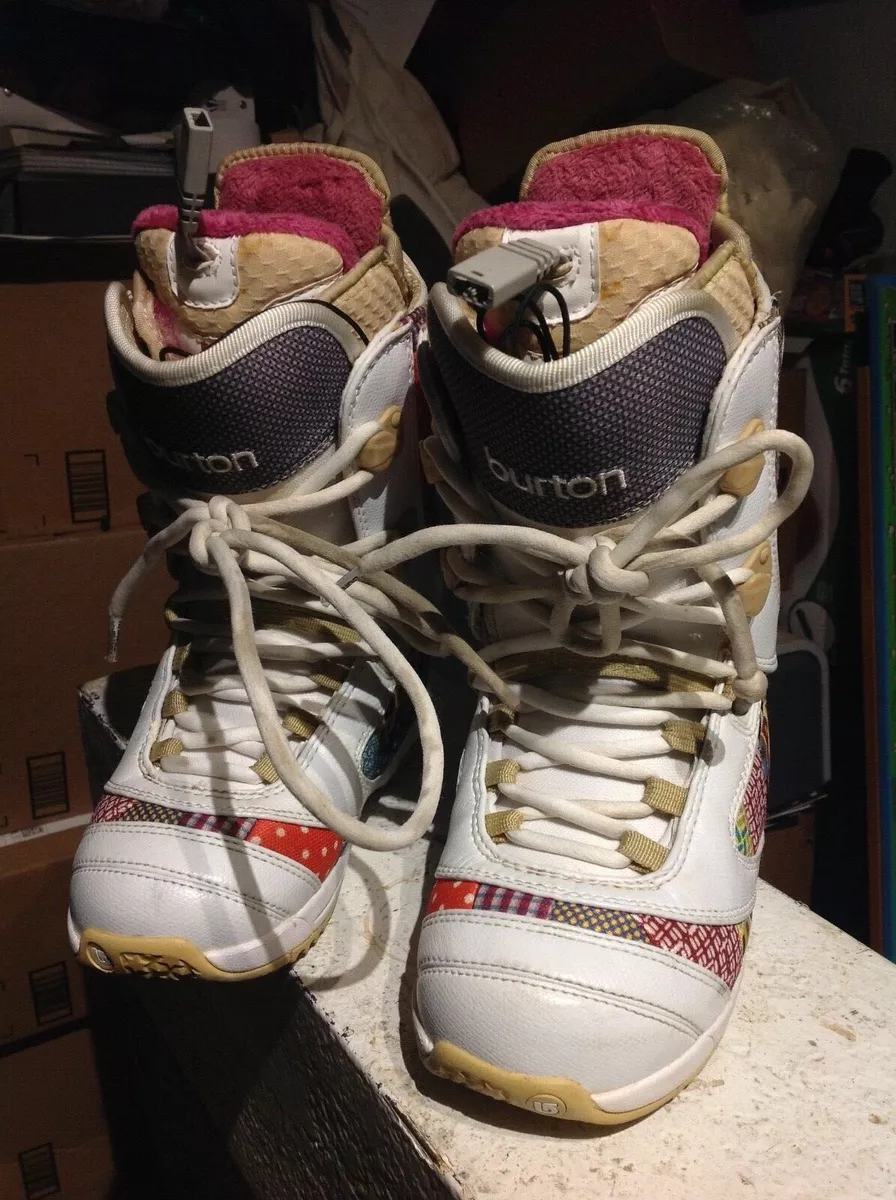 Burton sapphire hotsell snowboard boots