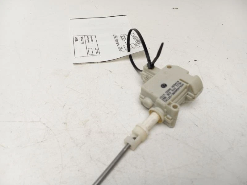 Volkswagen CC 2010 elemento de bloqueo tapa de llenado de combustible OEM 41897 Foto 2 de 4