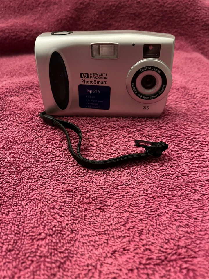 Hewlett-Packard PhotoSmart hp215 Digital Camera - Image 3 of 3