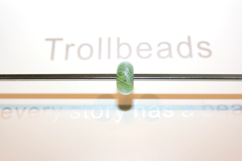 Nuovo TROLLBEADS 61370 verde piuma vetro nucleo perline timbrato LAA 925S vera perla - Foto 3 di 11
