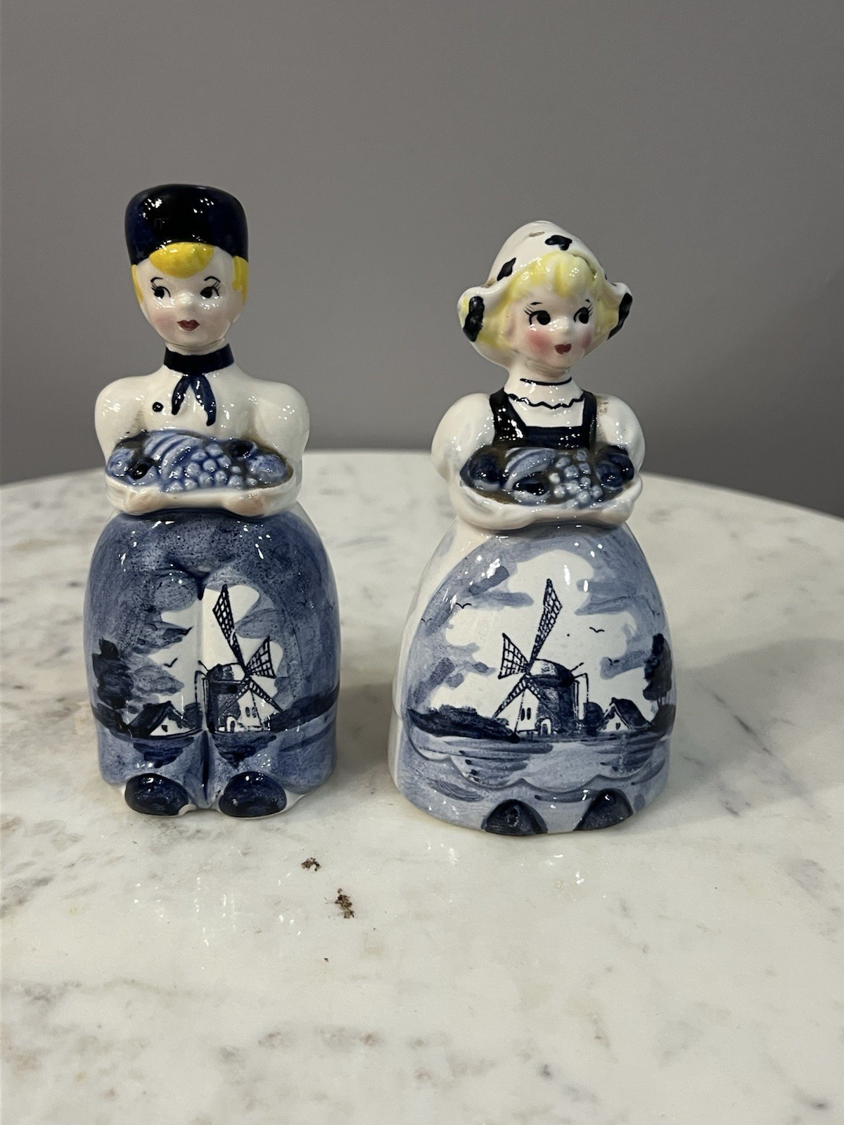 H5” Vtg Ceramic Delft Blue Dutch Boy Girl Salt Pepper Shakers #A