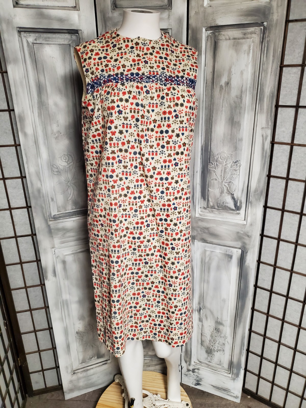 Vtg 60s Shift Dress Daisy Butterfly Tulip Sleeveless Mod Gogo Embroidered S