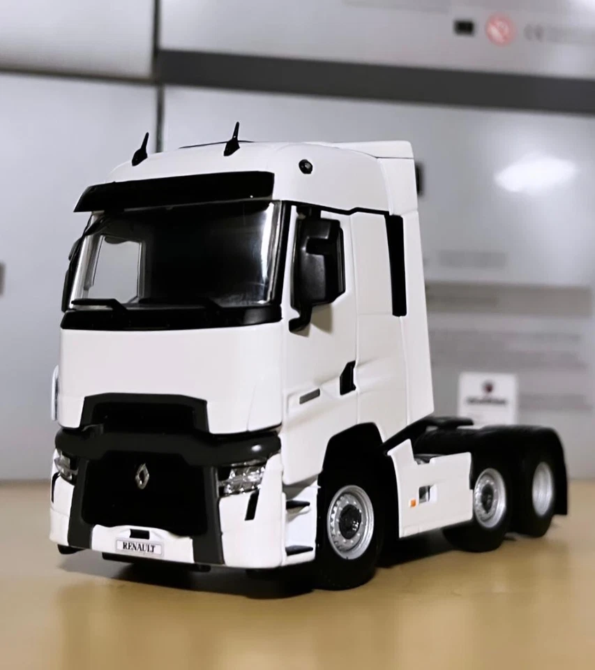 Renault T high evo 6x2, WSI truck models 03-2046 ,1:50 scale - Image 2 of 4