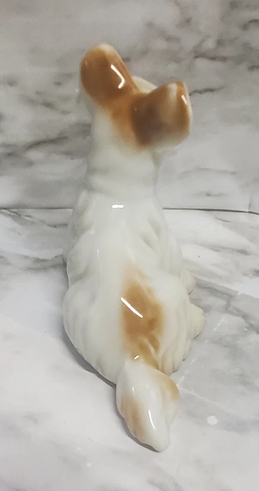 Estatueta Terrior. Cerâmica. Branco e marrom. Cabelo longo. Orelhas alegres. Cauda longa... - Imagem 4 de 4