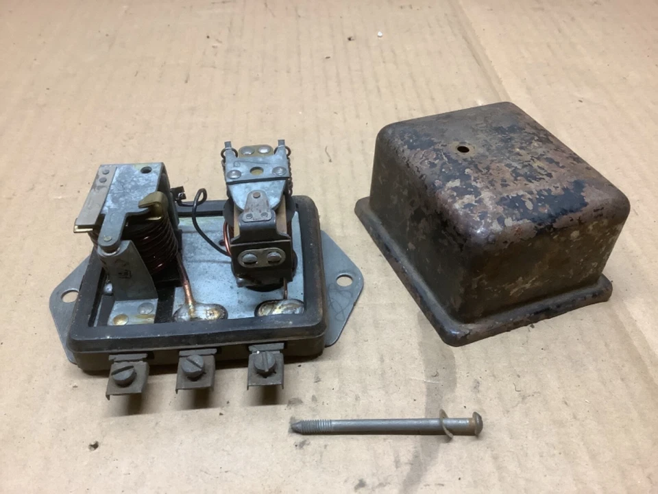 Chevrolet Oldsmobile Pontiac 1937-1939 regulador de voltaje Delco GM 1118203 usado Foto 4 de 4